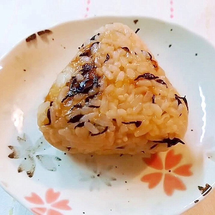 ひじき煮と鰹節の混ぜご飯おにぎり